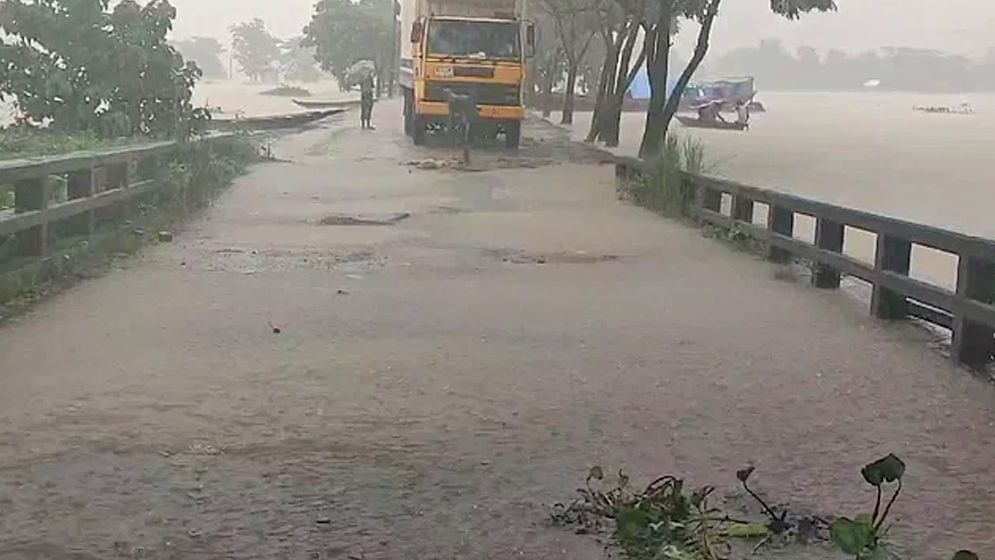 সুনামগঞ্জে ৩০০ মিলিমিটার বৃষ্টি, ৫ উপজেলায় আবার বন্যা