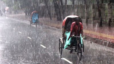 ভোর হতেই ঢাকায় ভারী বৃষ্টি