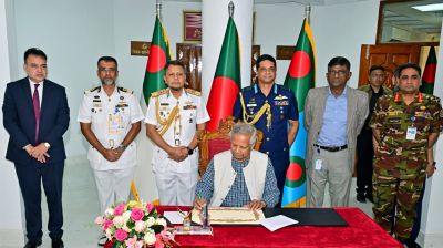 সৎ-নীতিবান অফিসাররাই পদোন্নতির দাবিদার: প্রধান উপদেষ্টা