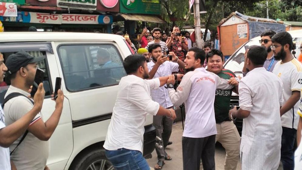 মিরপুরে সাকিব ভক্তদের সঙ্গে বিরোধীদের সংঘর্ষ