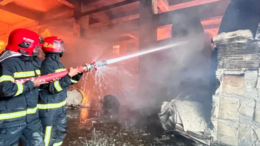 সোনারগাঁয়ে টিস্যু কারখানার আগুন সাড়ে ৪ ঘণ্টা পর নিয়ন্ত্রণে