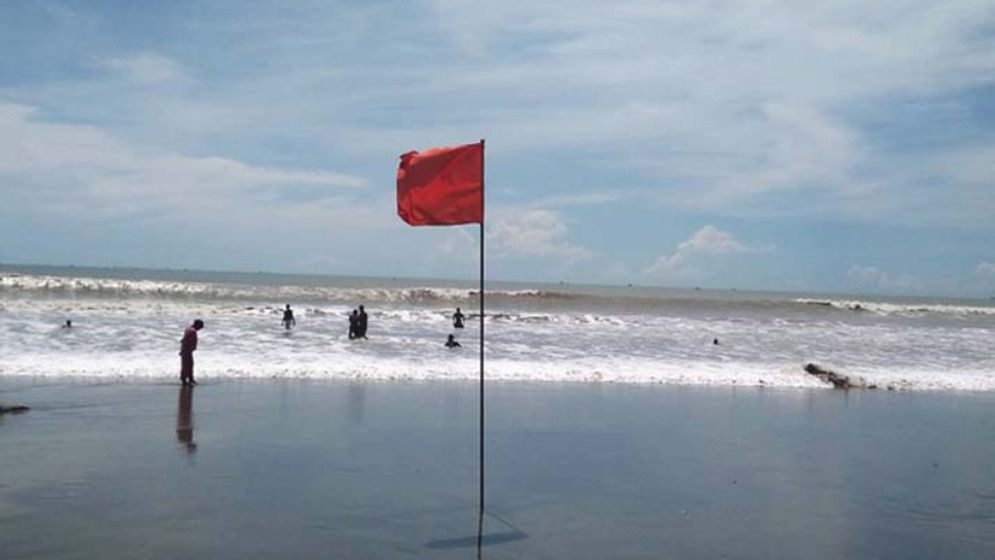 দেশের চার সমুদ্র বন্দরে সতর্ক সংকেত