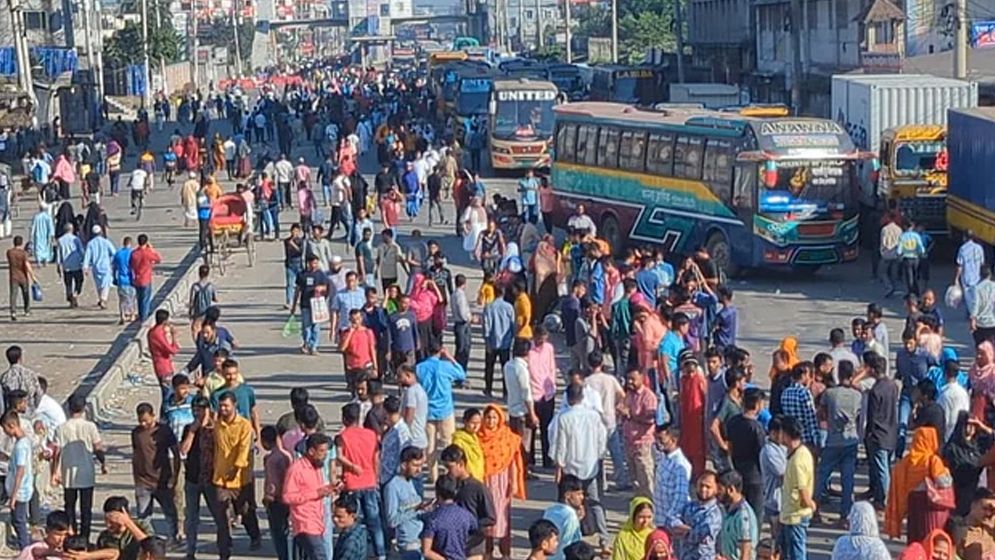 ৫২ ঘণ্টা পর ঢাকা-ময়মনসিংহ মহাসড়ক ছাড়লেন শ্রমিকেরা