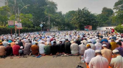 কাকরাইলে বড় জমায়েত করে সাদপন্থিদের জুমা আদায়