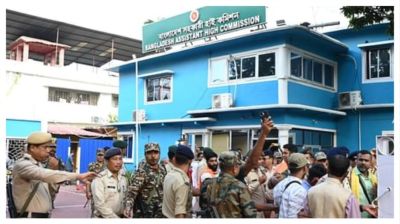 আগরতলায় বাংলাদেশ সহকারী হাইকমিশনে হামলা, পতাকায় আগুন