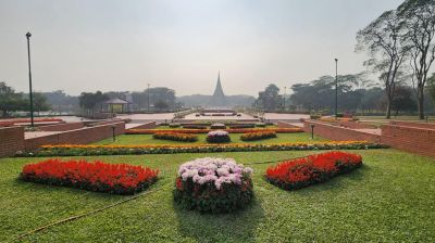 লাল-সবুজে সেজেছে জাতীয় স্মৃতিসৌধ