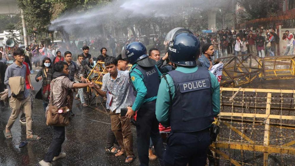 আদিবাসী শিক্ষার্থীদের ওপর হামলার প্রতিবাদ মিছিলে পুলিশের জলকামান, লাঠিচার্জ