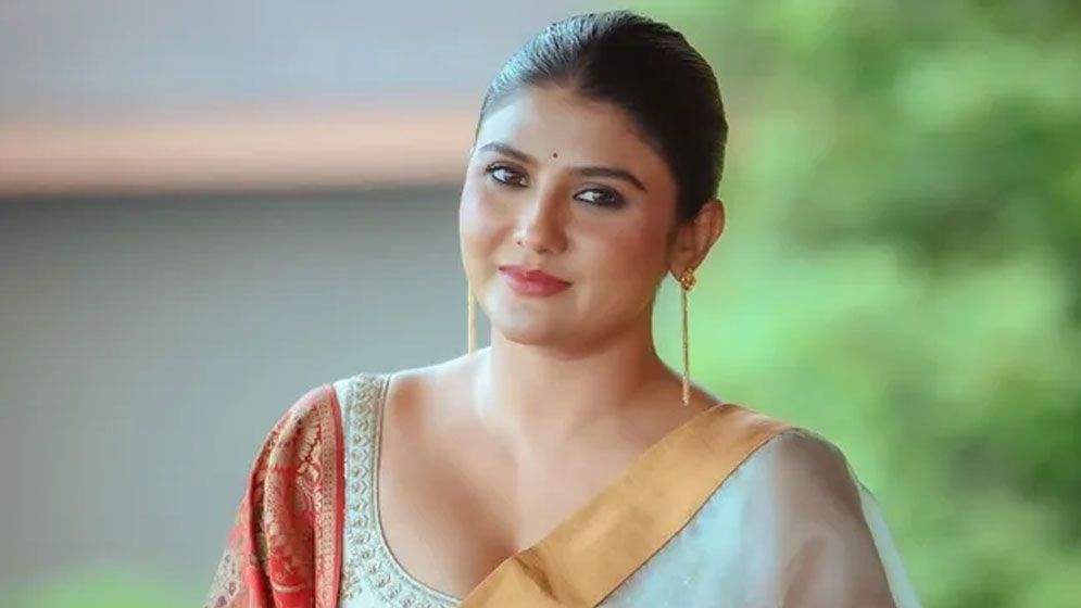 তৃণমূলে যোগ দিচ্ছেন অভিনেত্রী পার্নো মিত্র