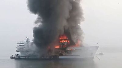 সেন্টমার্টিনগামী জাহাজে আগুন